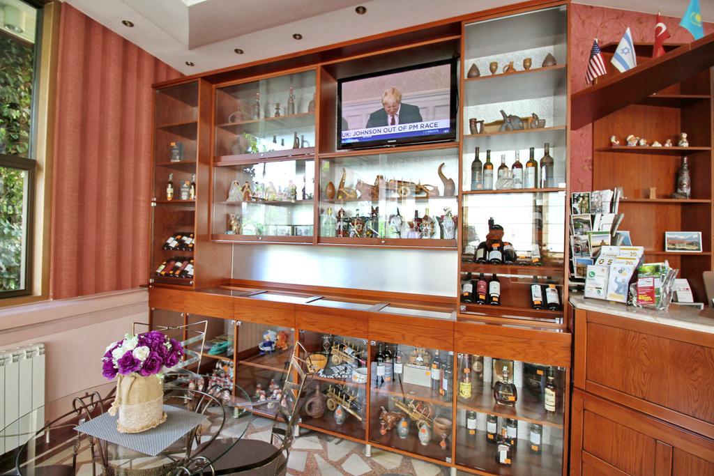 Irmeni Hotel Tbilisi Bagian luar foto